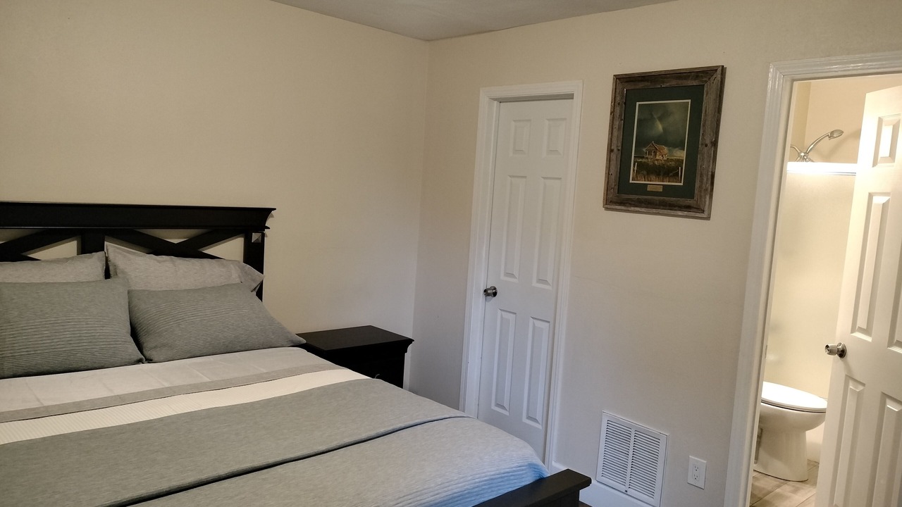Photo of Bedroom in Edgewater