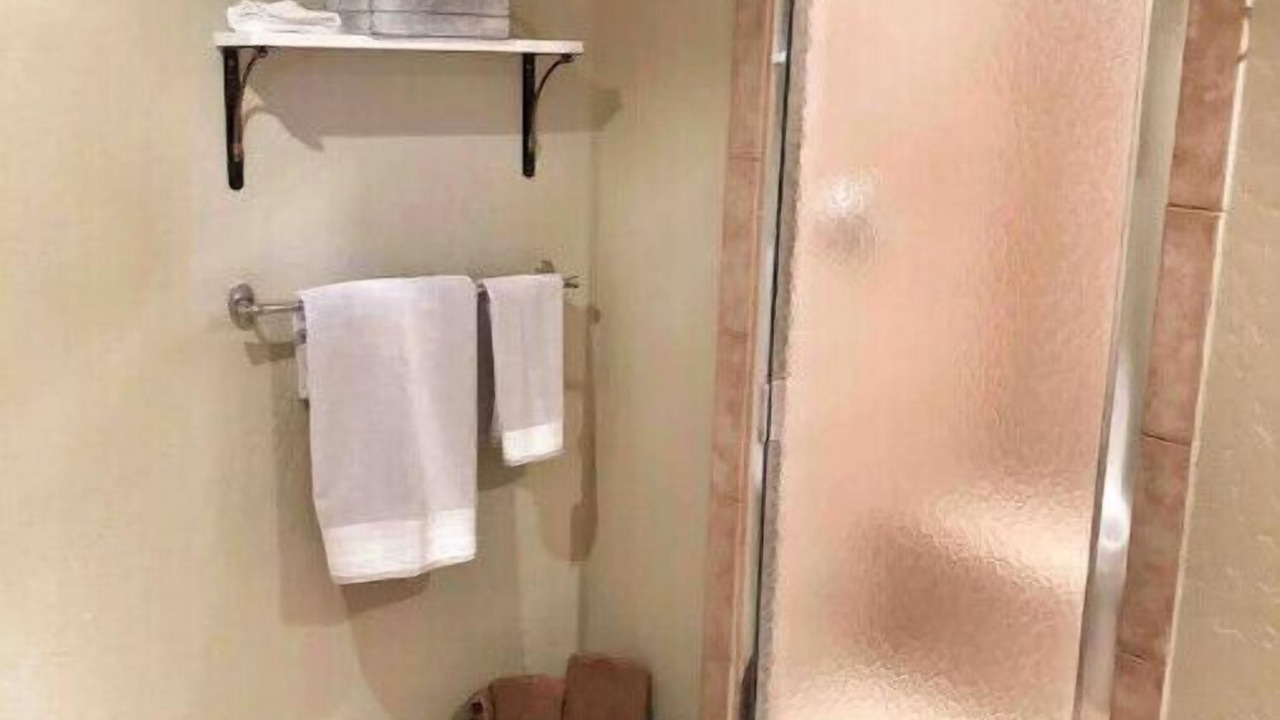 Photo of Bathroom in El Jebel