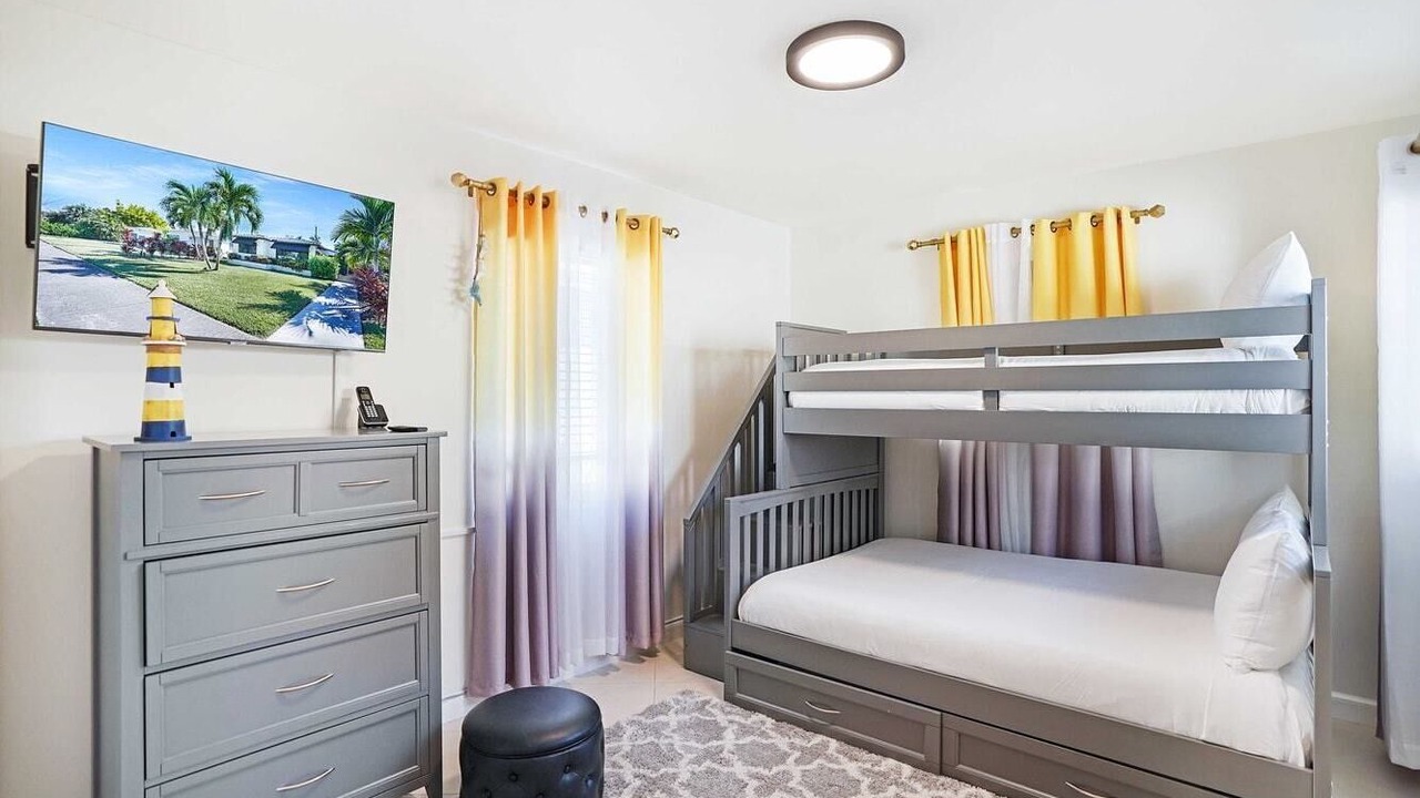 Photo of Bedroom in Downtown Hollywood