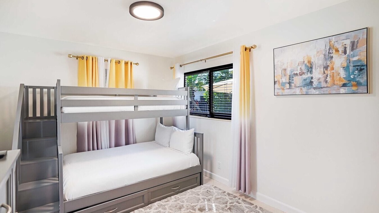Photo of Bedroom in Downtown Hollywood
