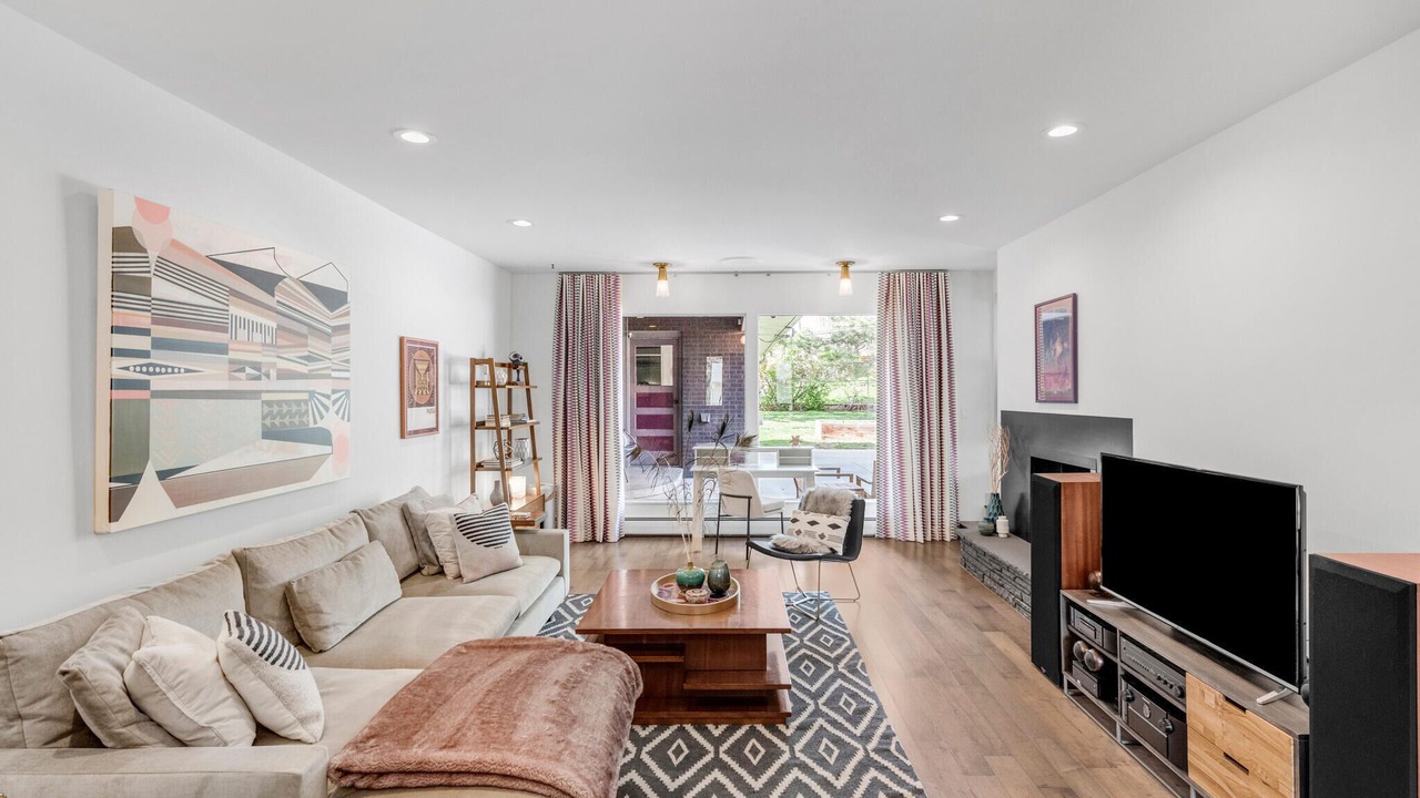 Photo of Livingroom in Old North Boulder