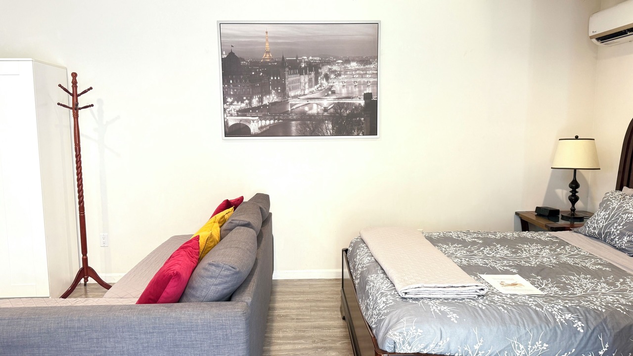 Photo of Bedroom in Reseda