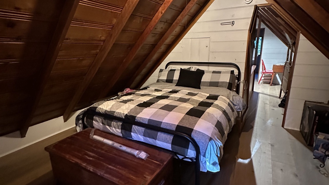 Photo of Bedroom in Crestline