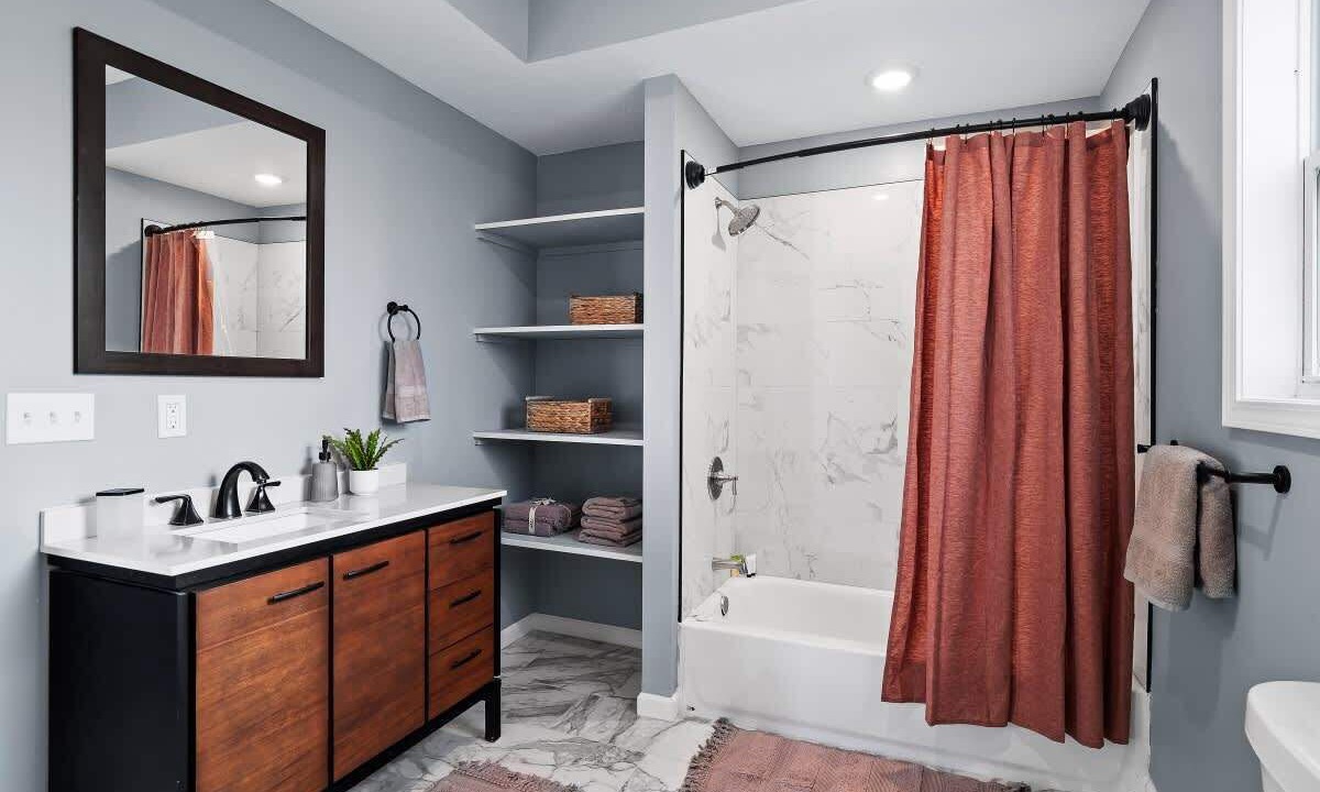 Photo of Bathroom in Detroit - Shoreway