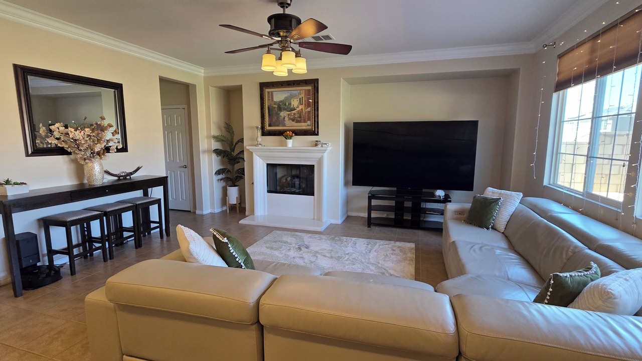 Photo of Livingroom in Palmdale