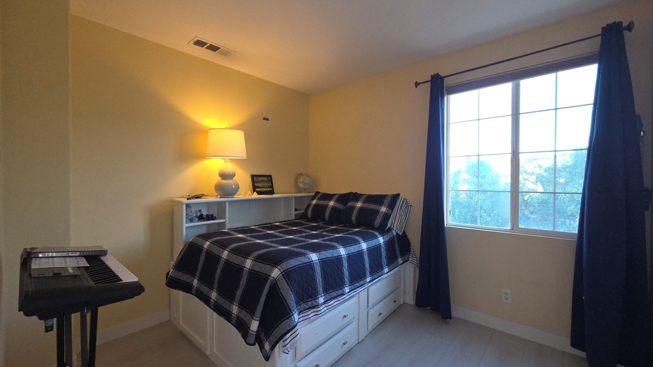 Photo of Bedroom in Palmdale