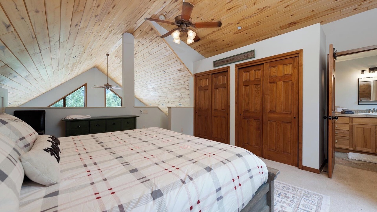 Photo of Bathroom in Columbine Lake