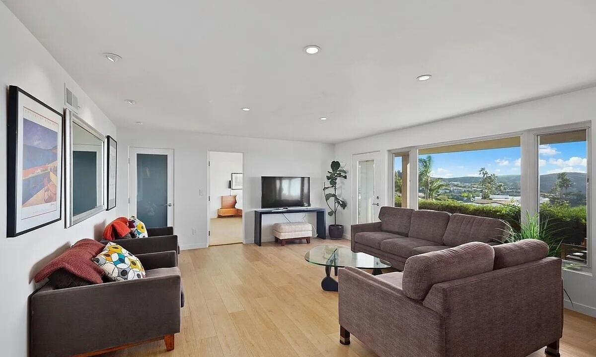 Photo of Livingroom in Mystic Hills