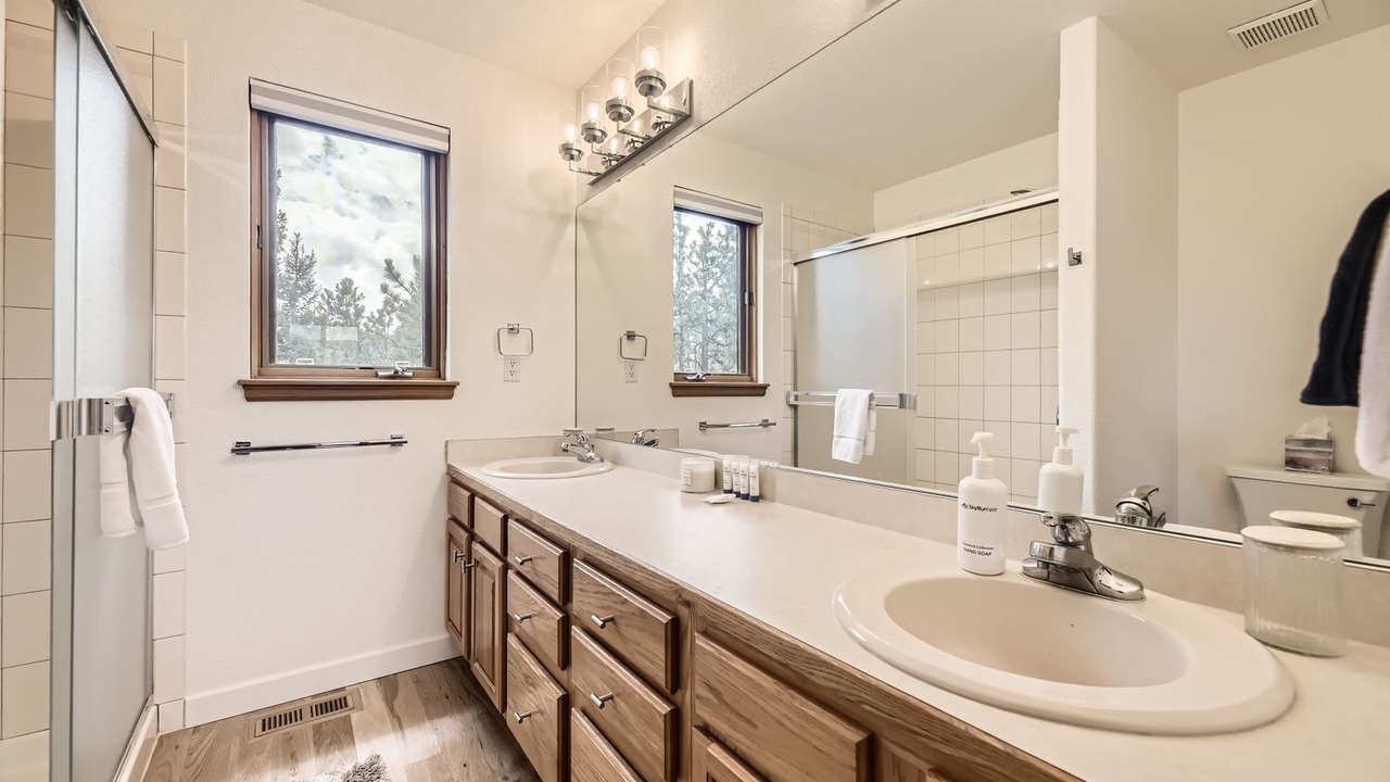 Photo of Bathroom in Pine