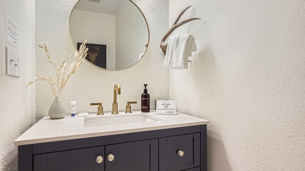 Photo of Bathroom in Pine