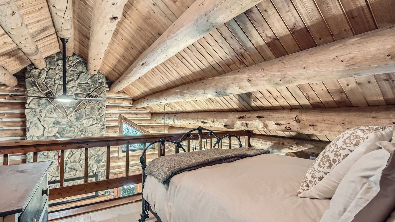 Photo of Bedroom in Timbercreek Lodges