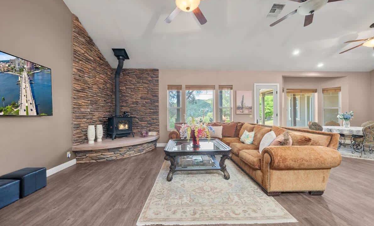 Photo of Livingroom in Lake Hughes