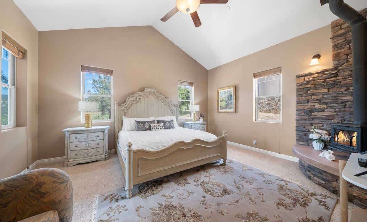 Photo of Bedroom in Lake Hughes
