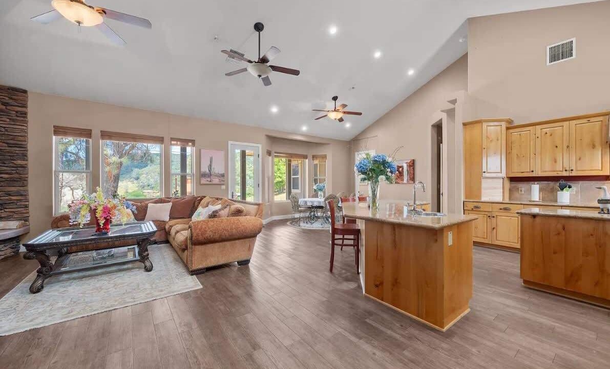 Photo of Livingroom in Lake Hughes