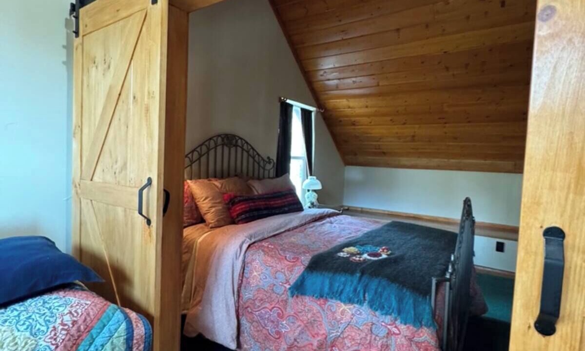 Photo of Bedroom in Wrightwood
