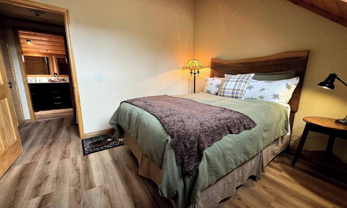 Photo of Bedroom in Wrightwood