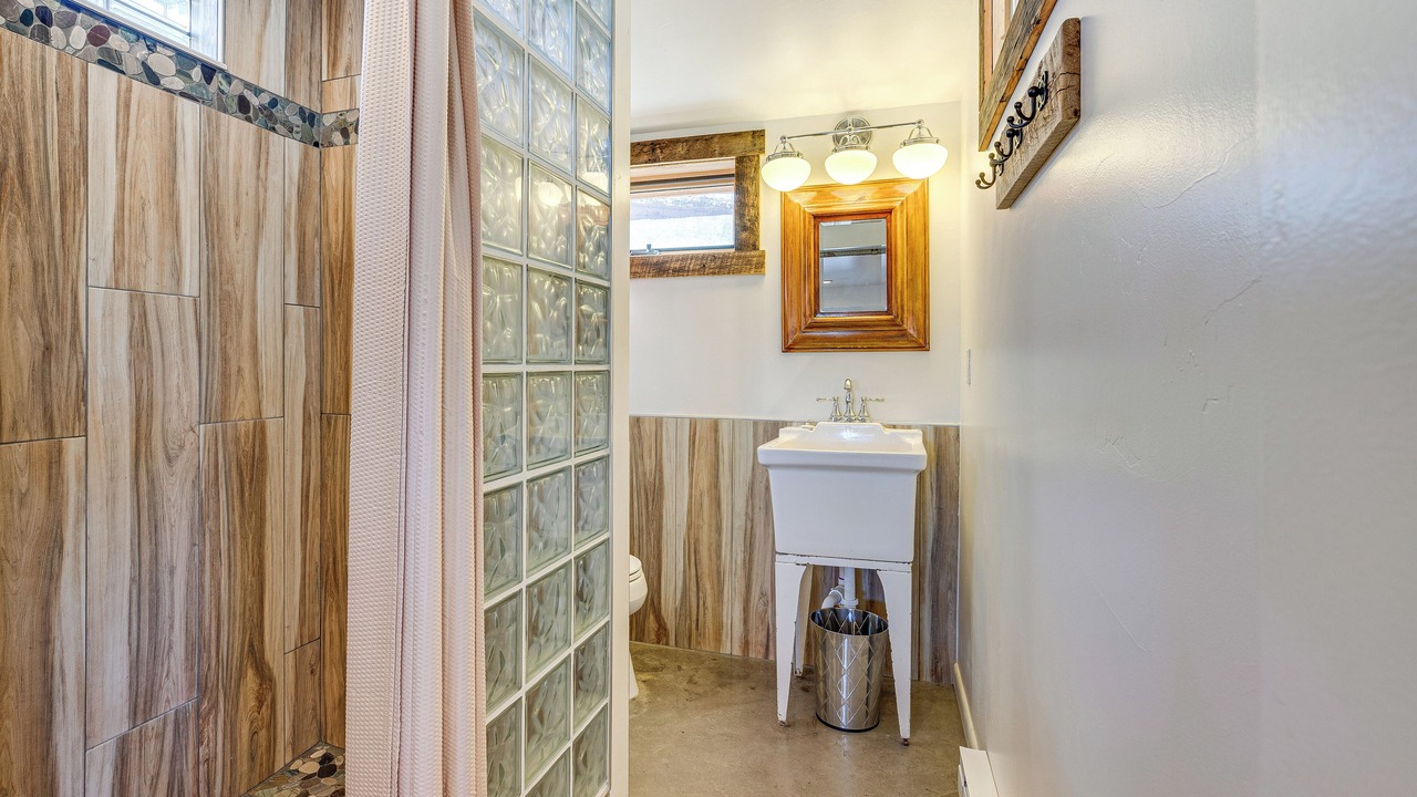 Photo of Bathroom in Lazear