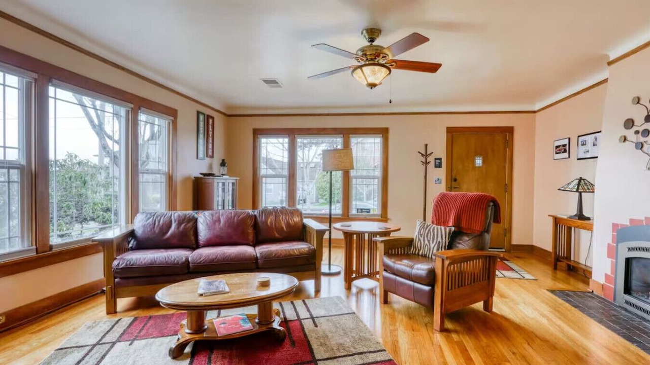 Photo of Livingroom in Eureka
