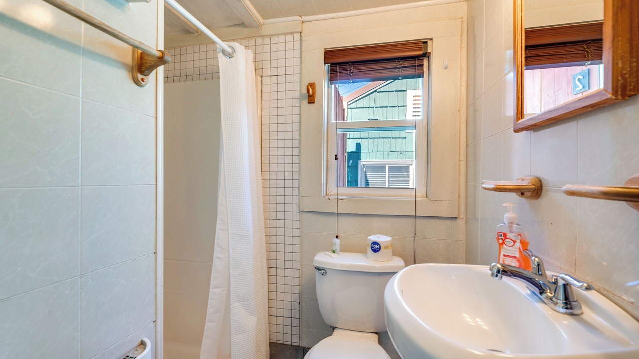 Photo of Bathroom in Drake