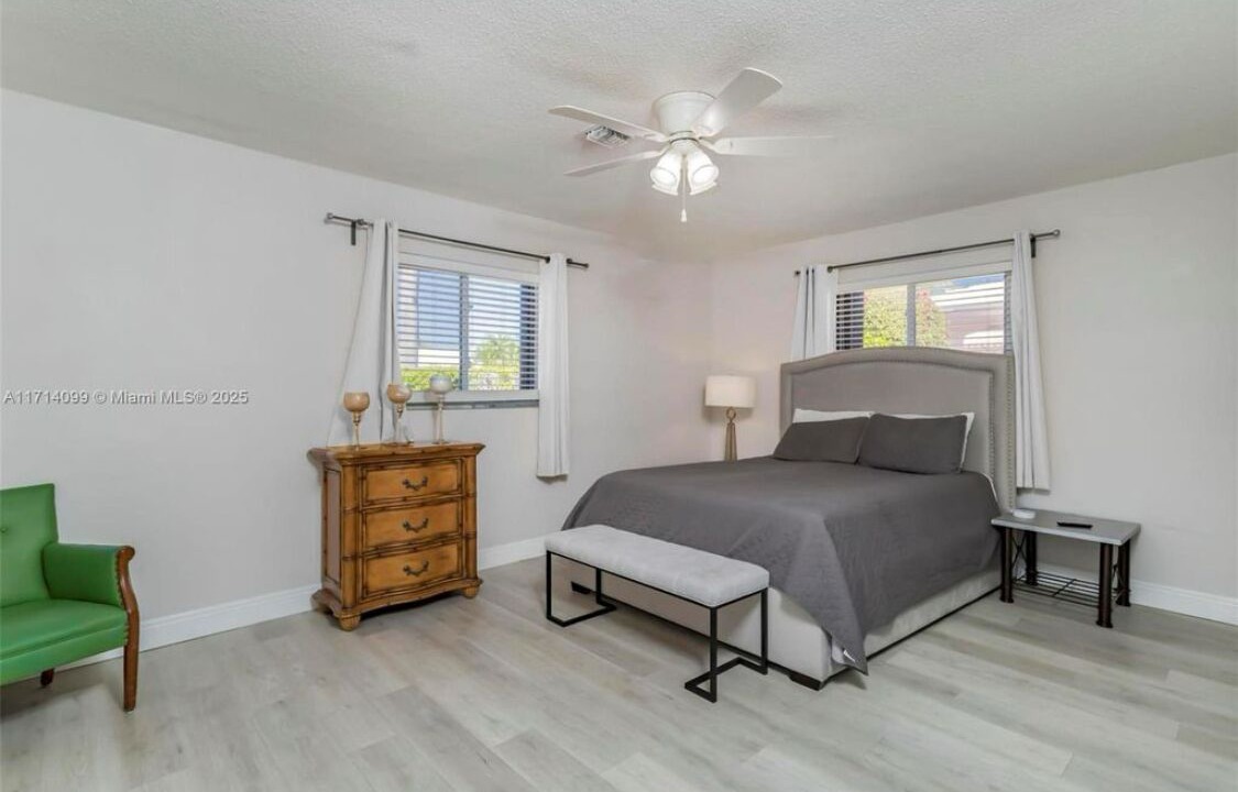 Photo of Bedroom in Lauderdale-by-the-Sea