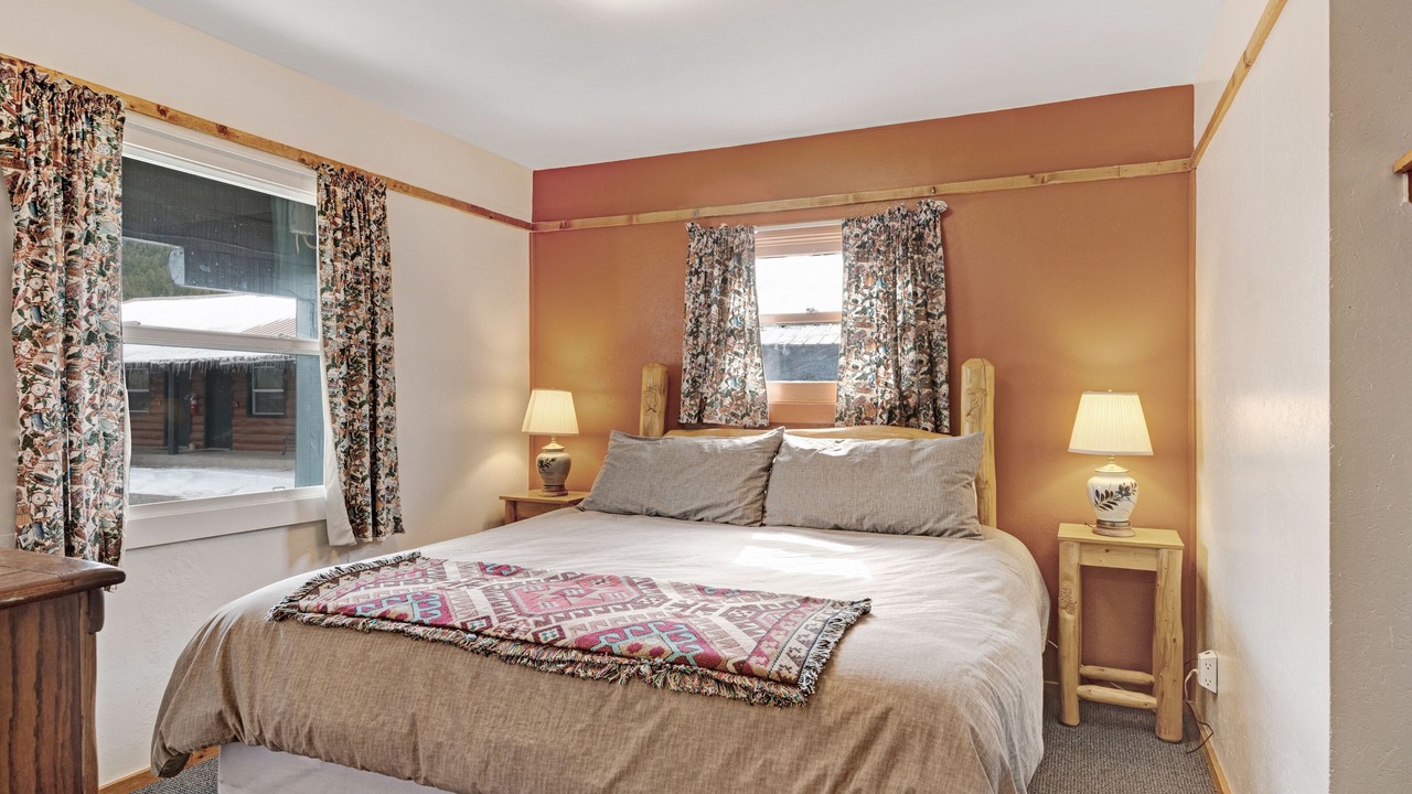 Photo of Bedroom in South Fork