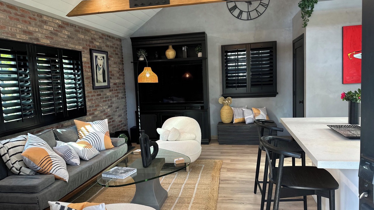 Photo of Livingroom in Van Nuys