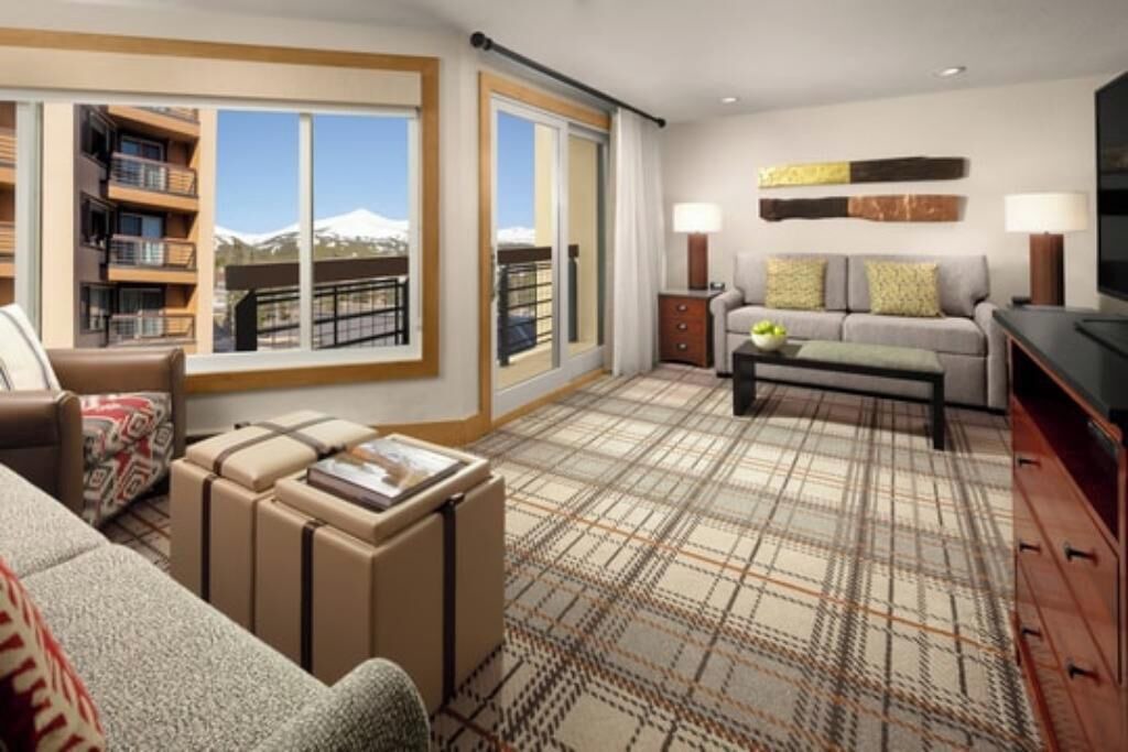 Photo of Livingroom in Peak 9