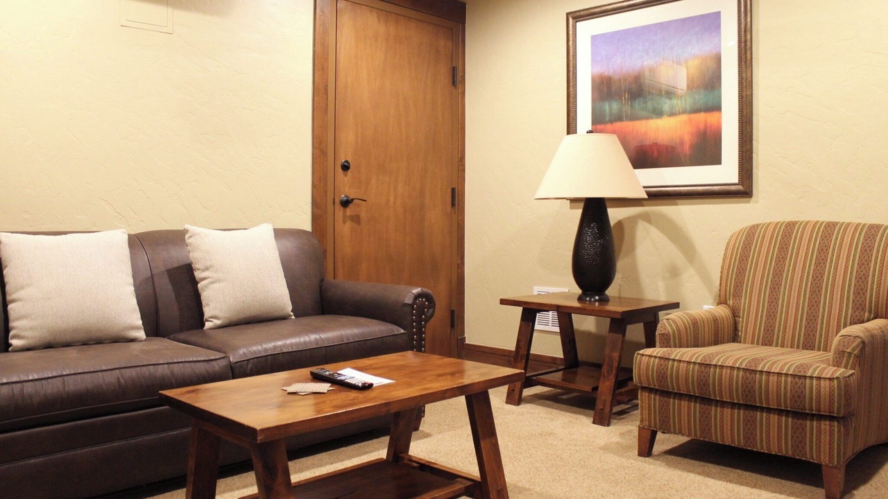Photo of Livingroom in Peak 9