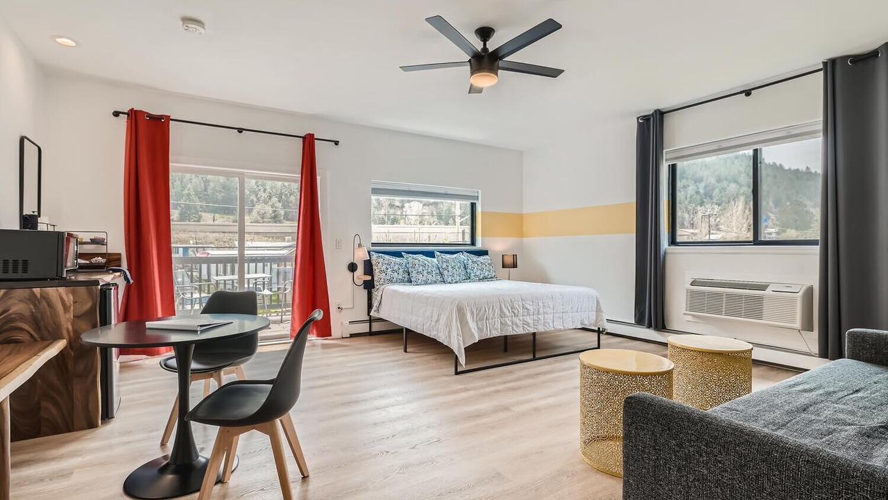 Photo of Bedroom in Idaho Springs