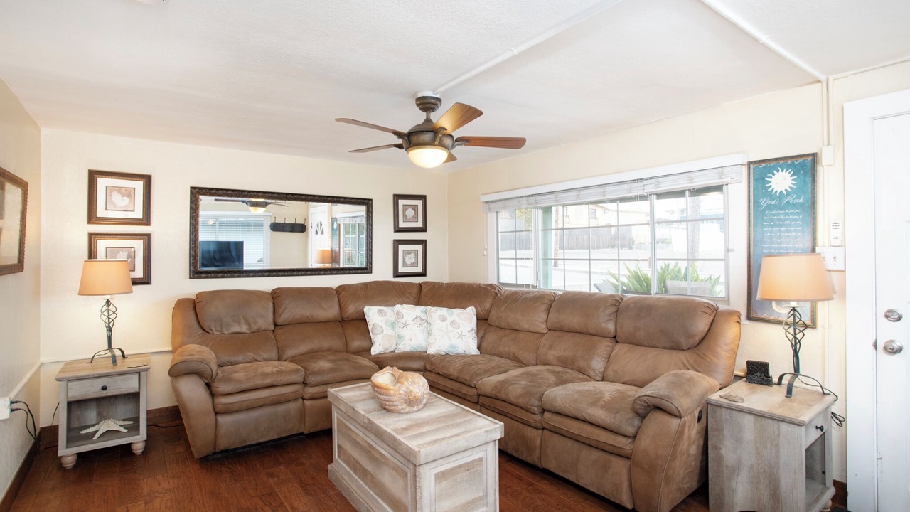 Photo of Livingroom in Downtown