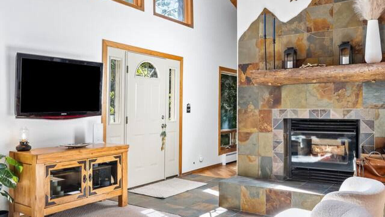 Photo of Livingroom in Evergreen