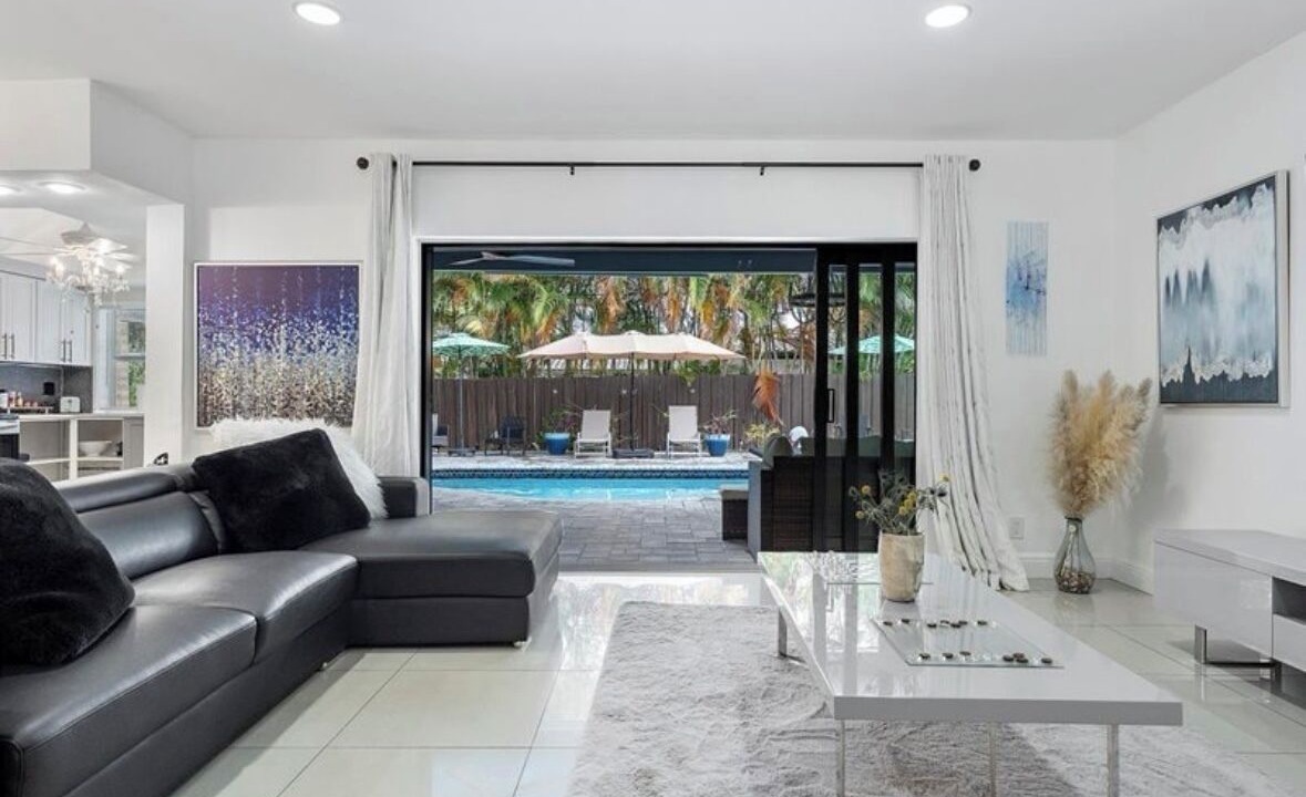 Photo of Livingroom in Imperial Point