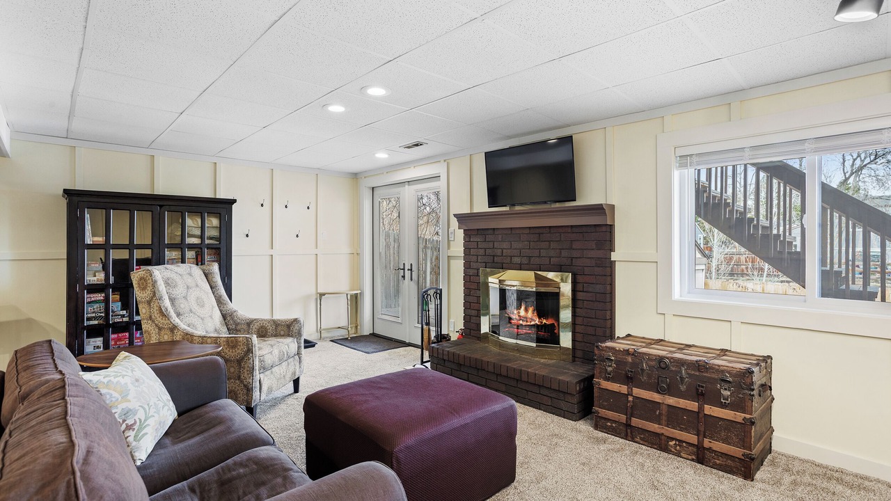 Photo of Livingroom in North Central Westminster