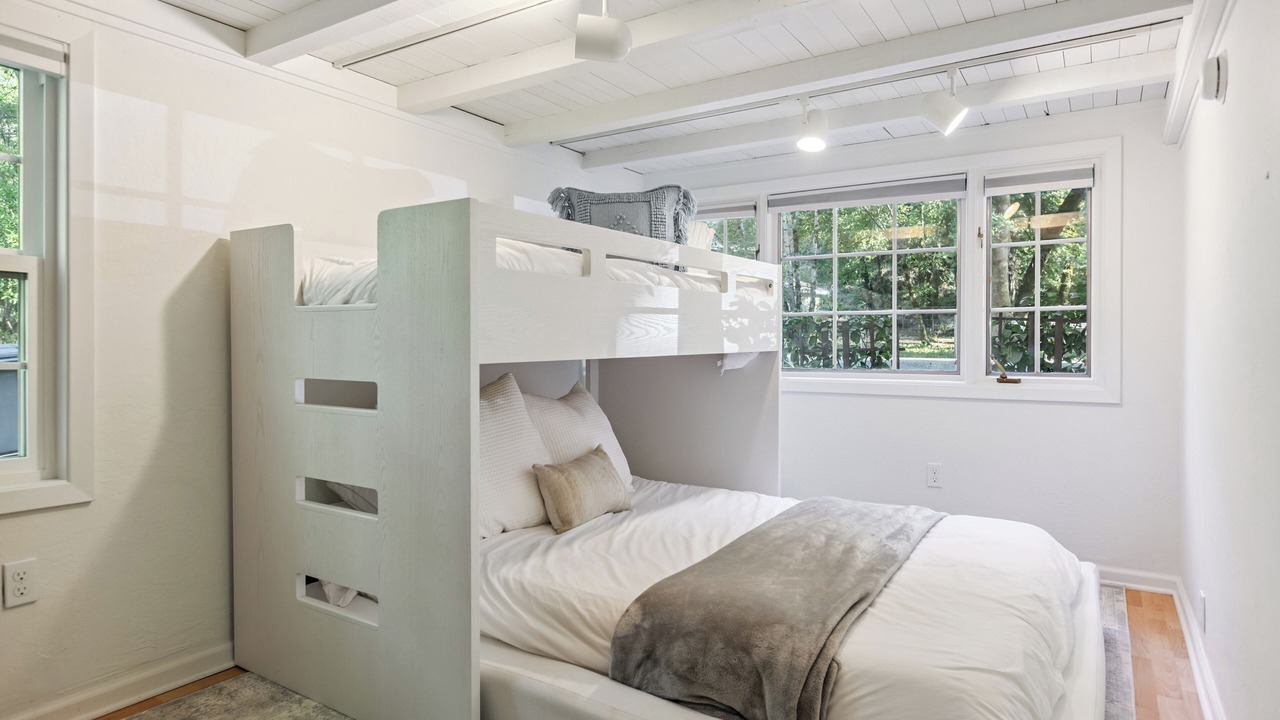 Photo of Bedroom in Kenwood