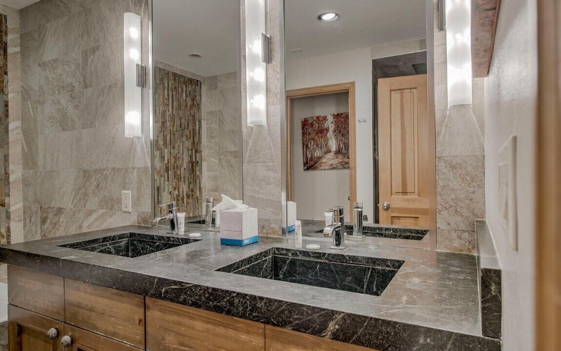 Photo of Bathroom in Peak 9