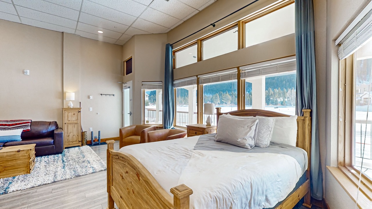Photo of Bedroom in Lakeside Village