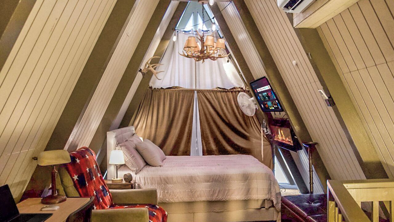 Photo of Bedroom in Twin Peaks