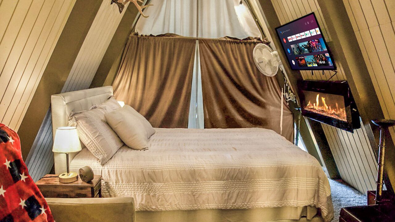 Photo of Bedroom in Twin Peaks