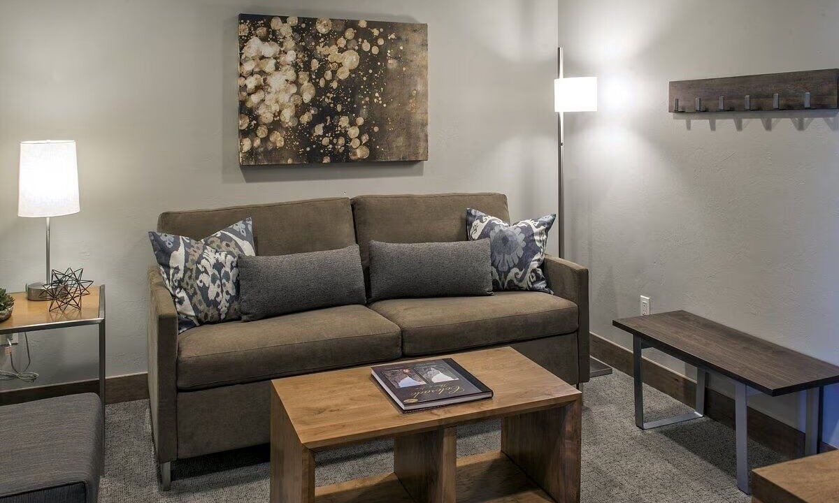 Photo of Livingroom in Peak 8