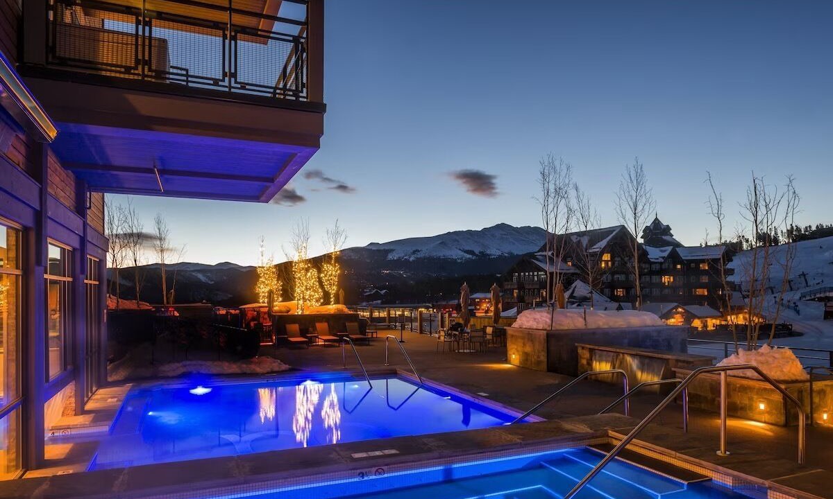 Photo of Outdoor in Peak 8