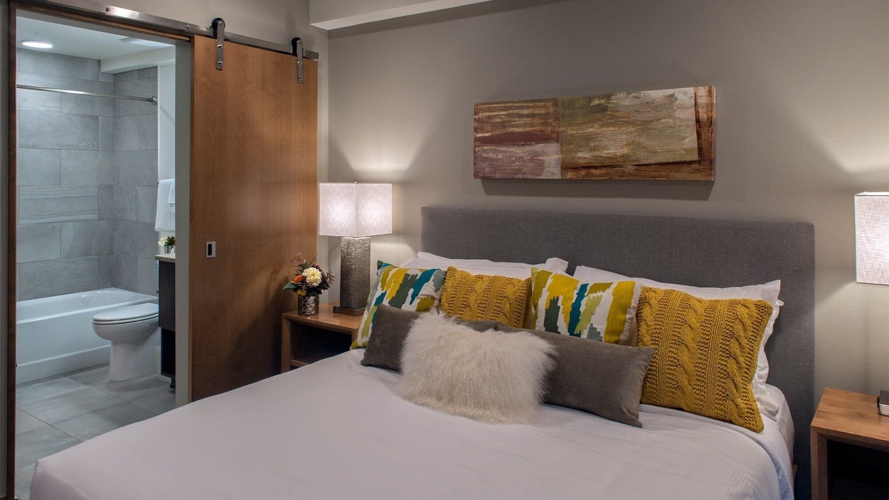 Photo of Bedroom in Peak 8
