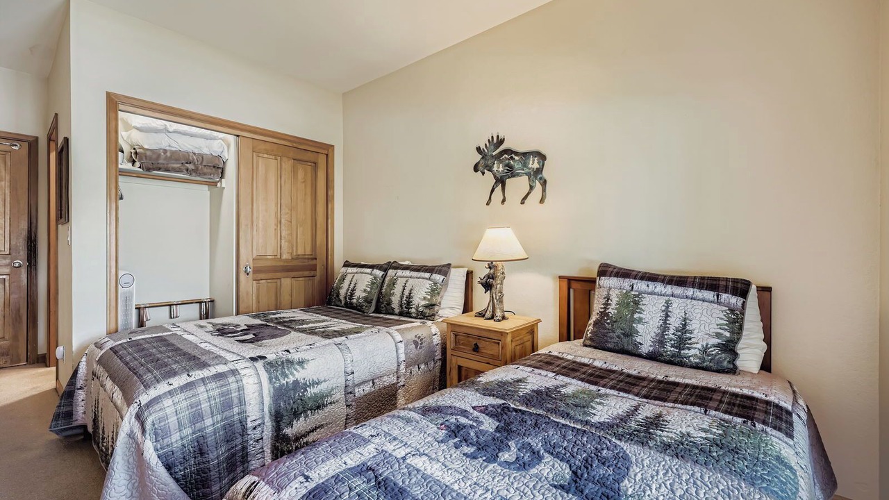 Photo of Bedroom in Peak 9