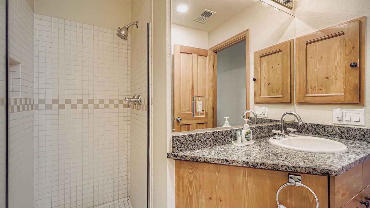 Photo of Bathroom in Peak 9