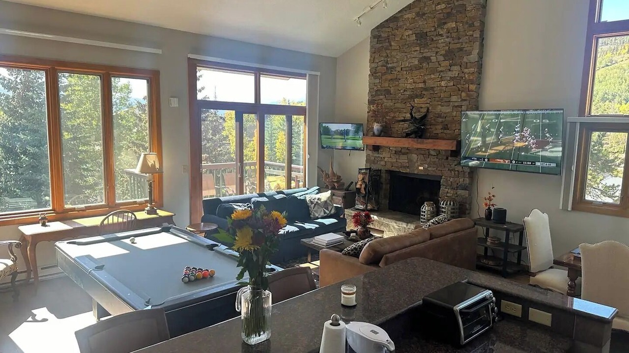 Photo of Livingroom in Lakeside Village