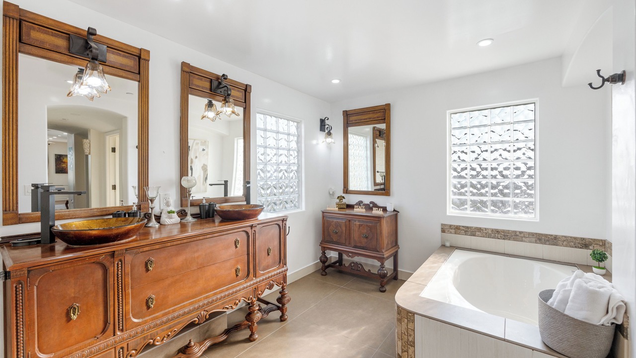 Photo of Bathroom in Oxnard Dunes