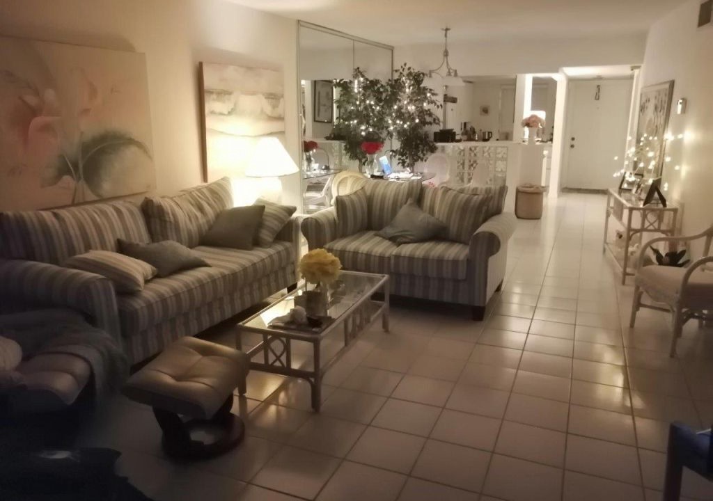 Photo of Livingroom in Harbor Village