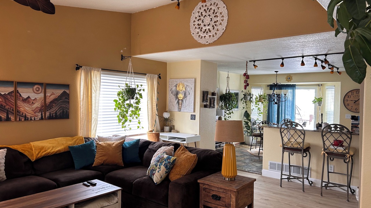 Photo of Livingroom in Roxborough
