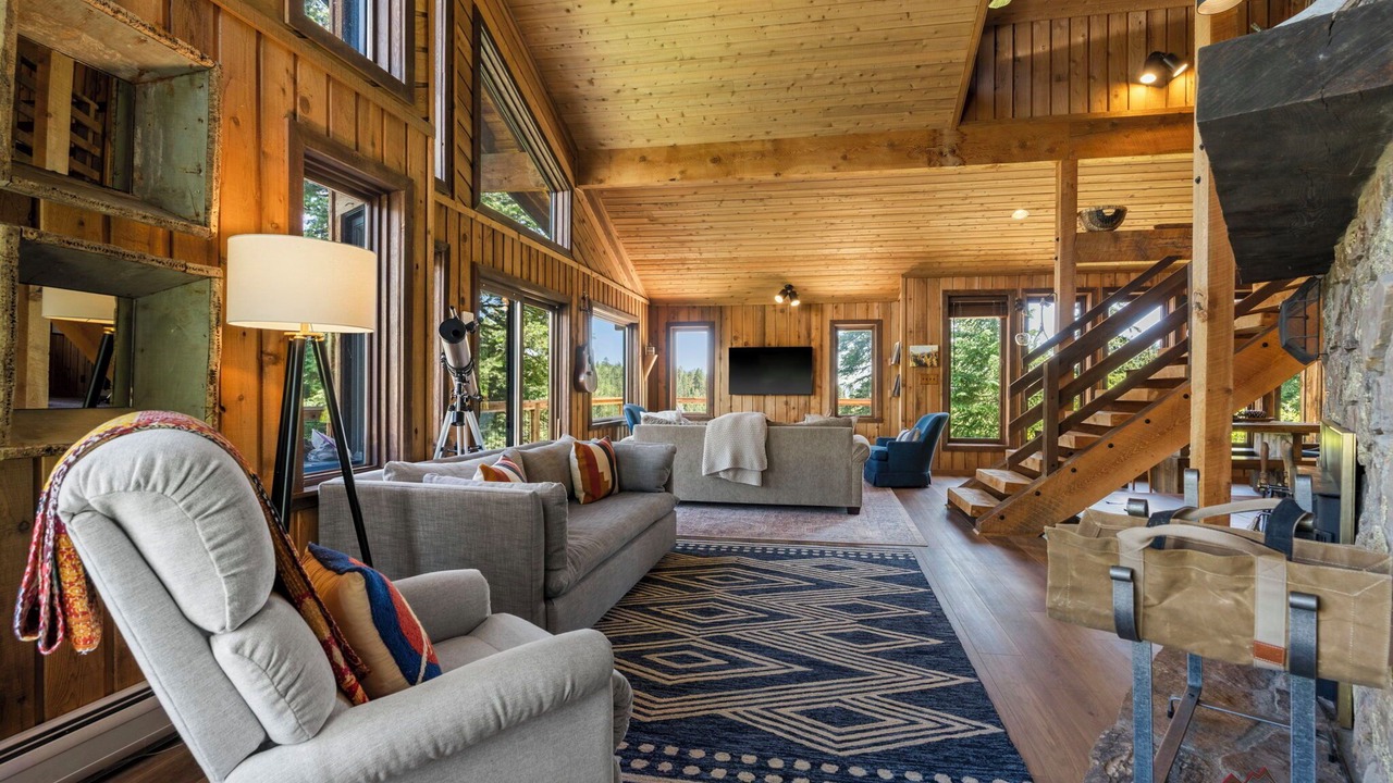 Photo of Livingroom in Columbine Lake