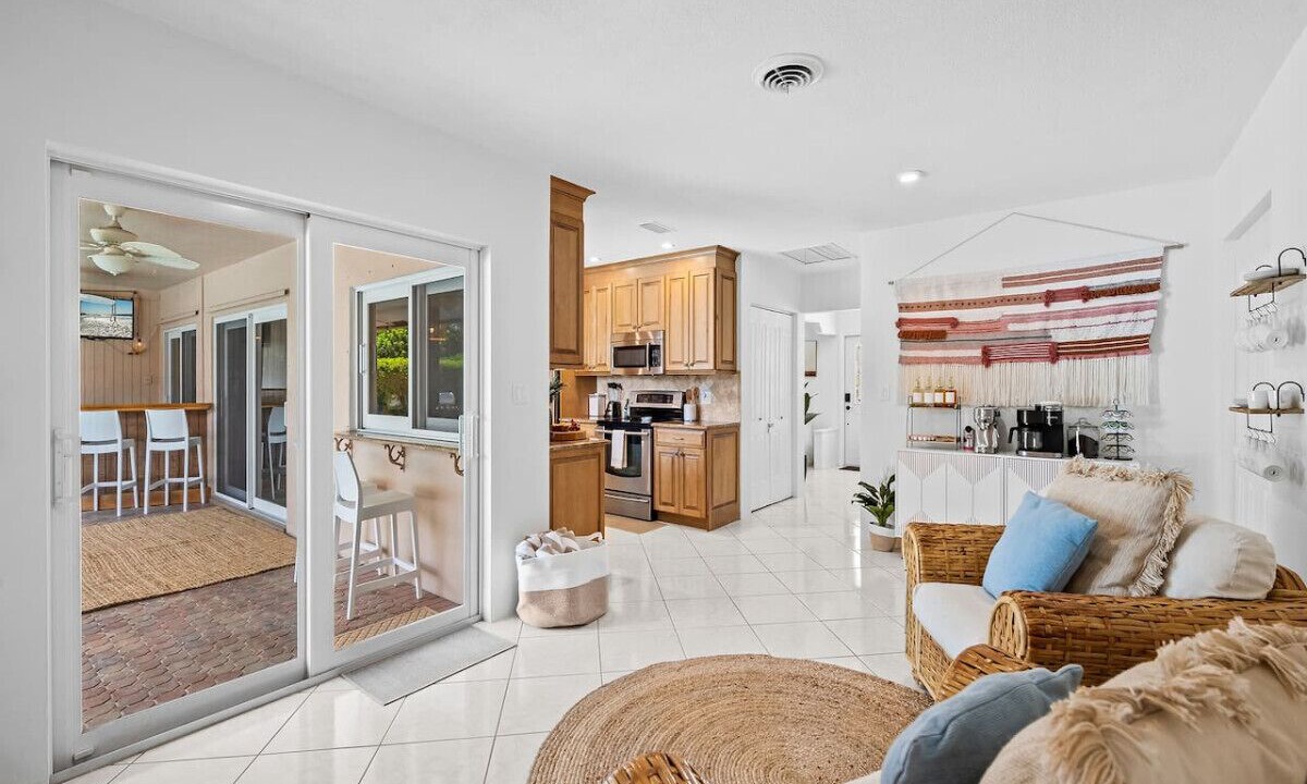 Photo of Livingroom in Coral Ridge Isles