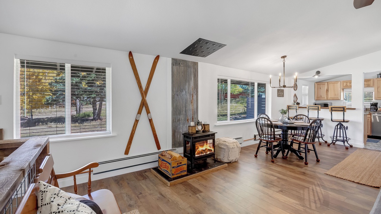 Photo of Livingroom in Divide